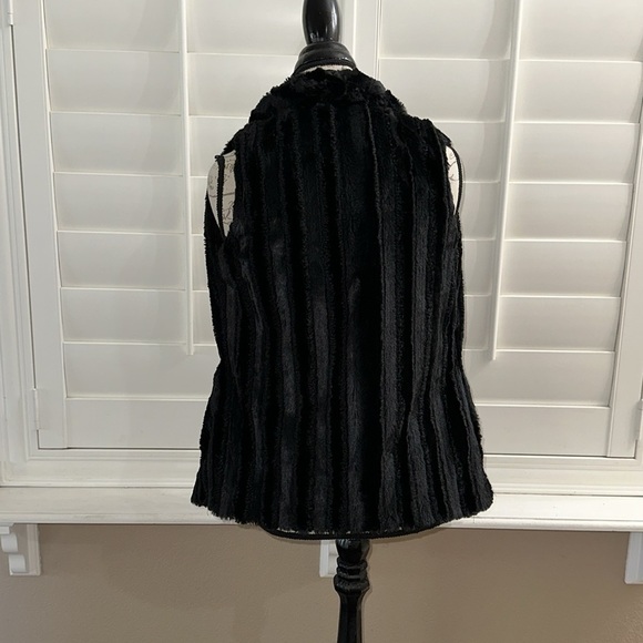 5/48 Faux Fur Vest - Picture 5 of 9